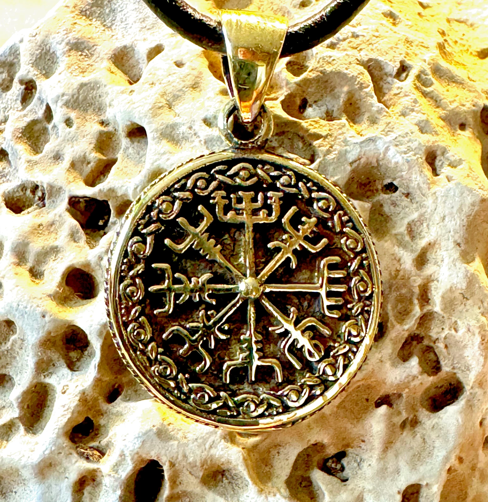 Wikinger Kompass Vegvisir - Schutzamulett und Wegweiser als Zopfmuster in Bronze – Bild 7