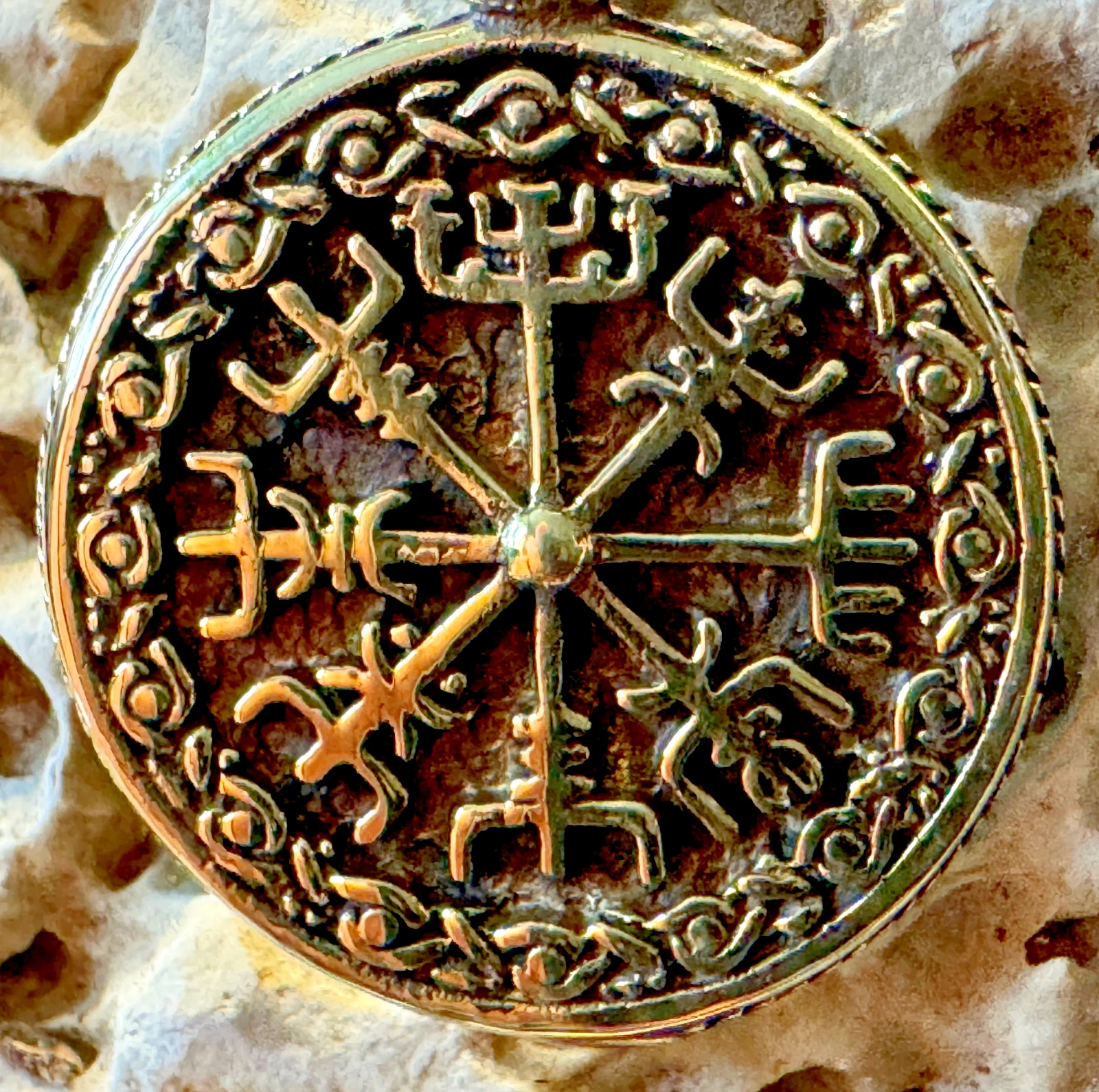 Wikinger Kompass Vegvisir - Schutzamulett und Wegweiser als Zopfmuster in Bronze – Bild 5