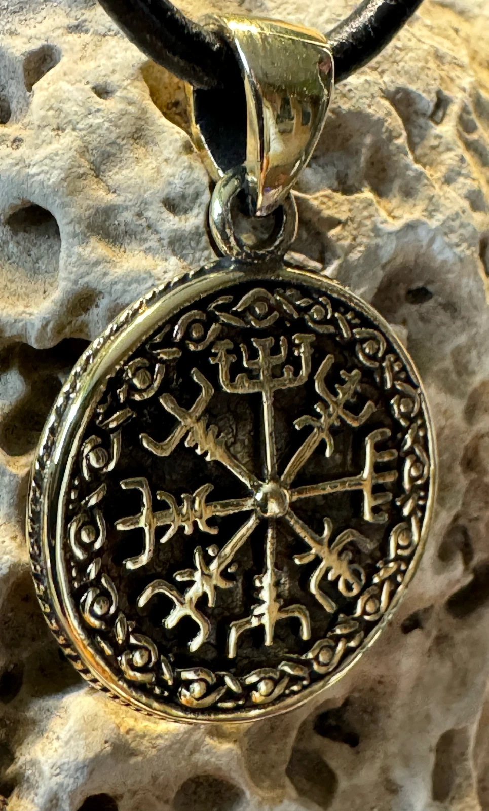Wikinger Kompass Vegvisir - Schutzamulett und Wegweiser als Zopfmuster in Bronze – Bild 3